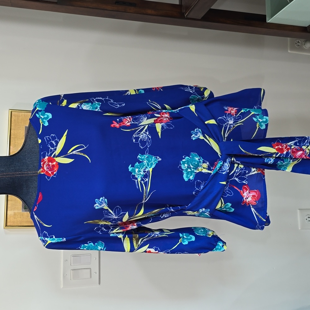 APT 9 SIZE L, ROYAL BLUE WITH RED AND YELLOW FLOWERS